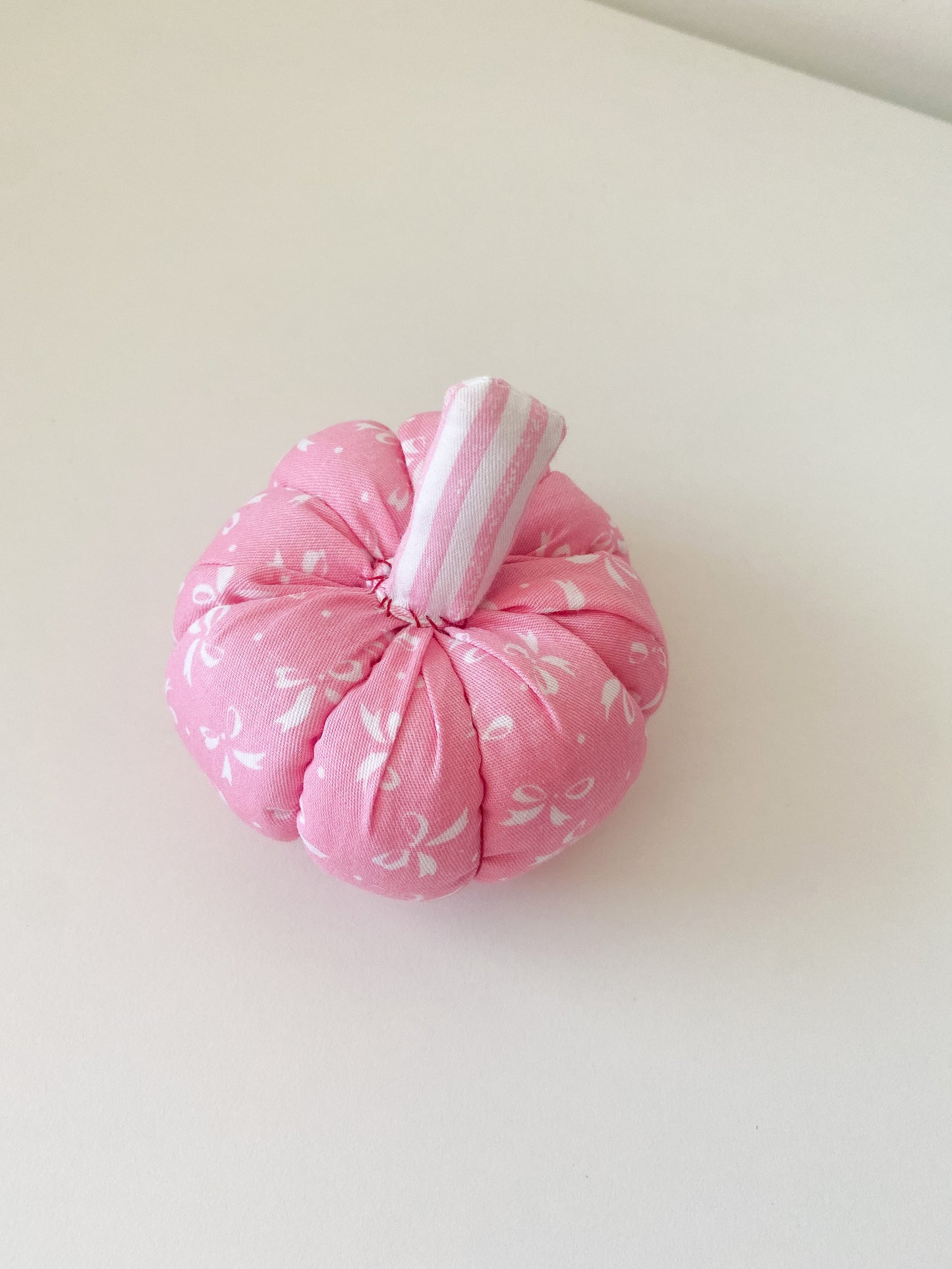 Zucchetta Rosa fiocchi Bianchi