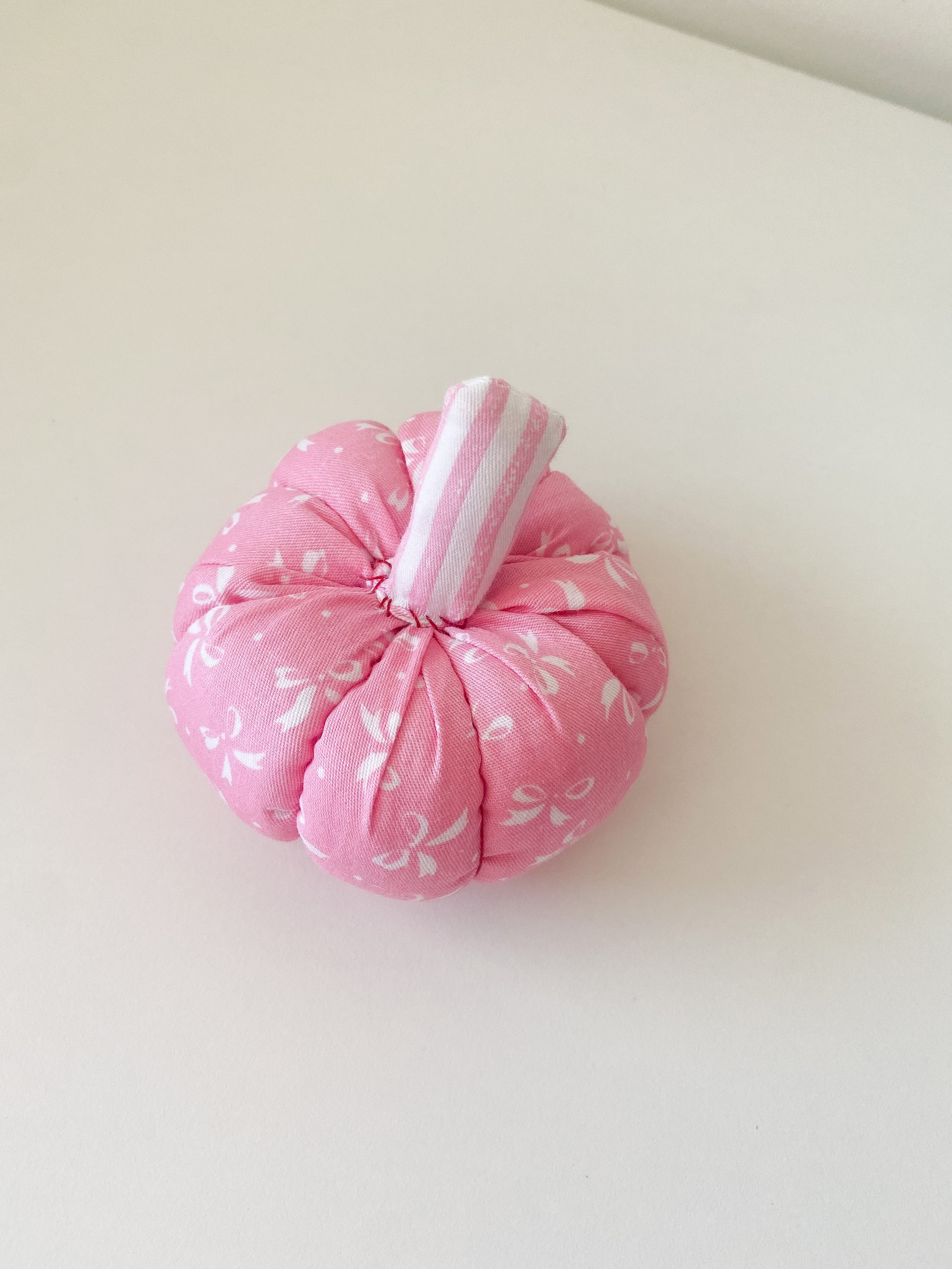 Zucchetta Rosa fiocchi Bianchi